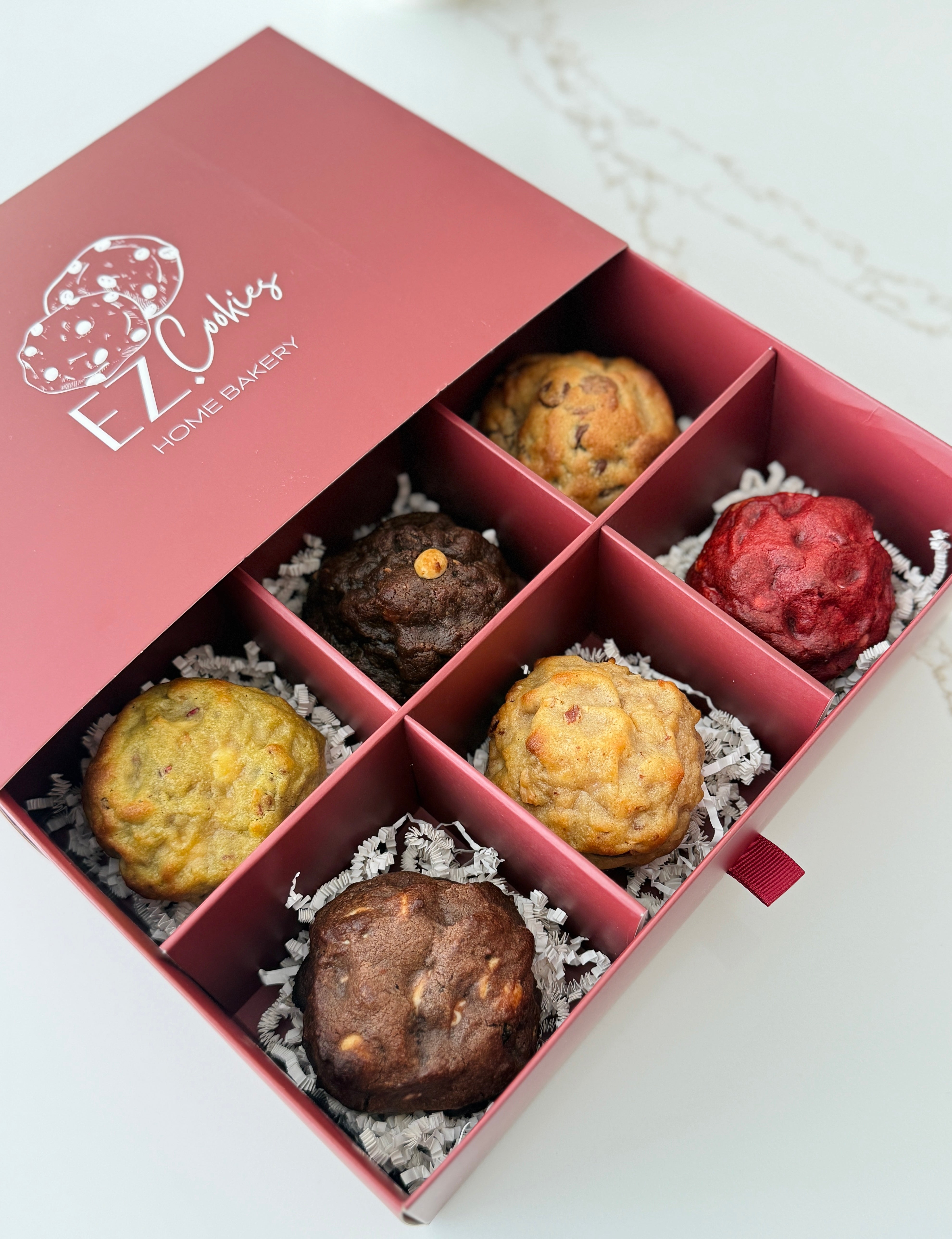 SIGNATURE MONTHLY COOKIE BOX