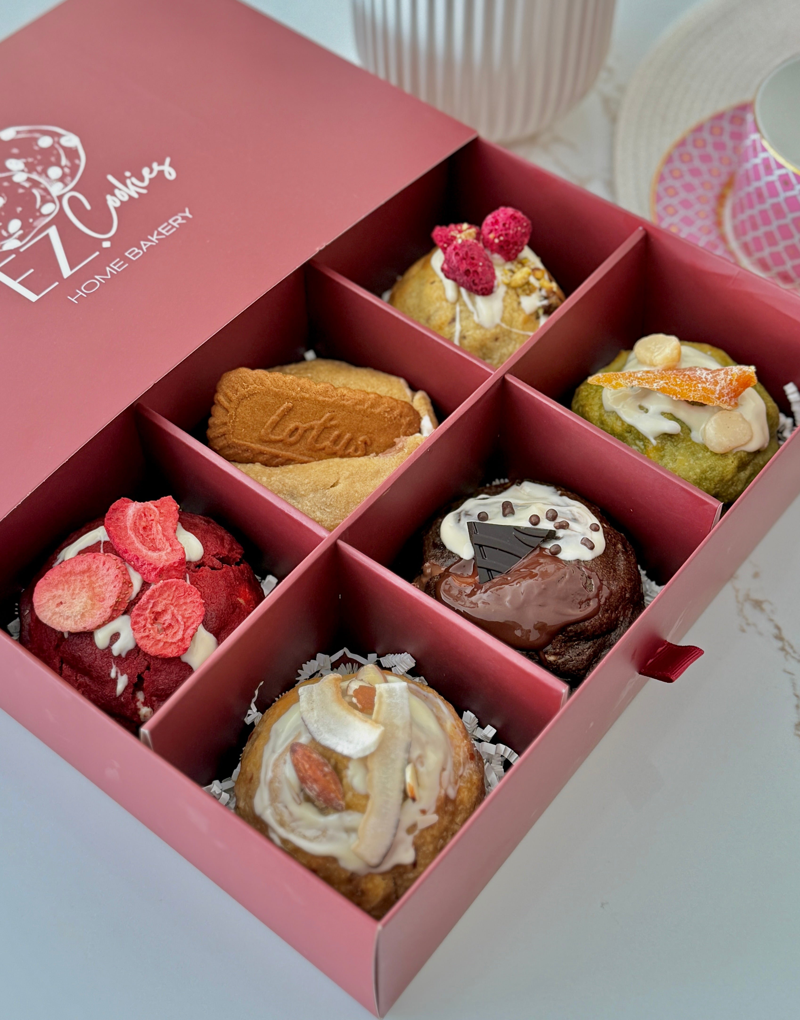 SIGNATURE MONTHLY COOKIE BOX