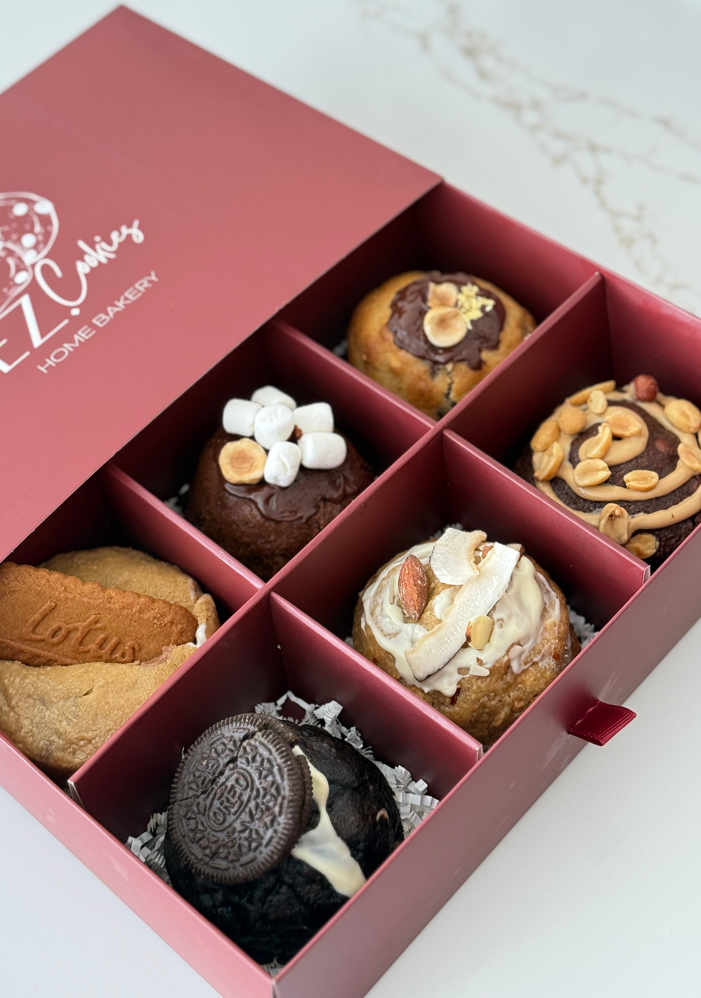 SIGNATURE MONTHLY COOKIE BOX